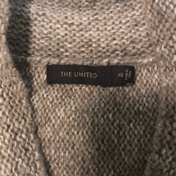 Express warm tan and cream sweater to the sleeve - Picture 2 of 4